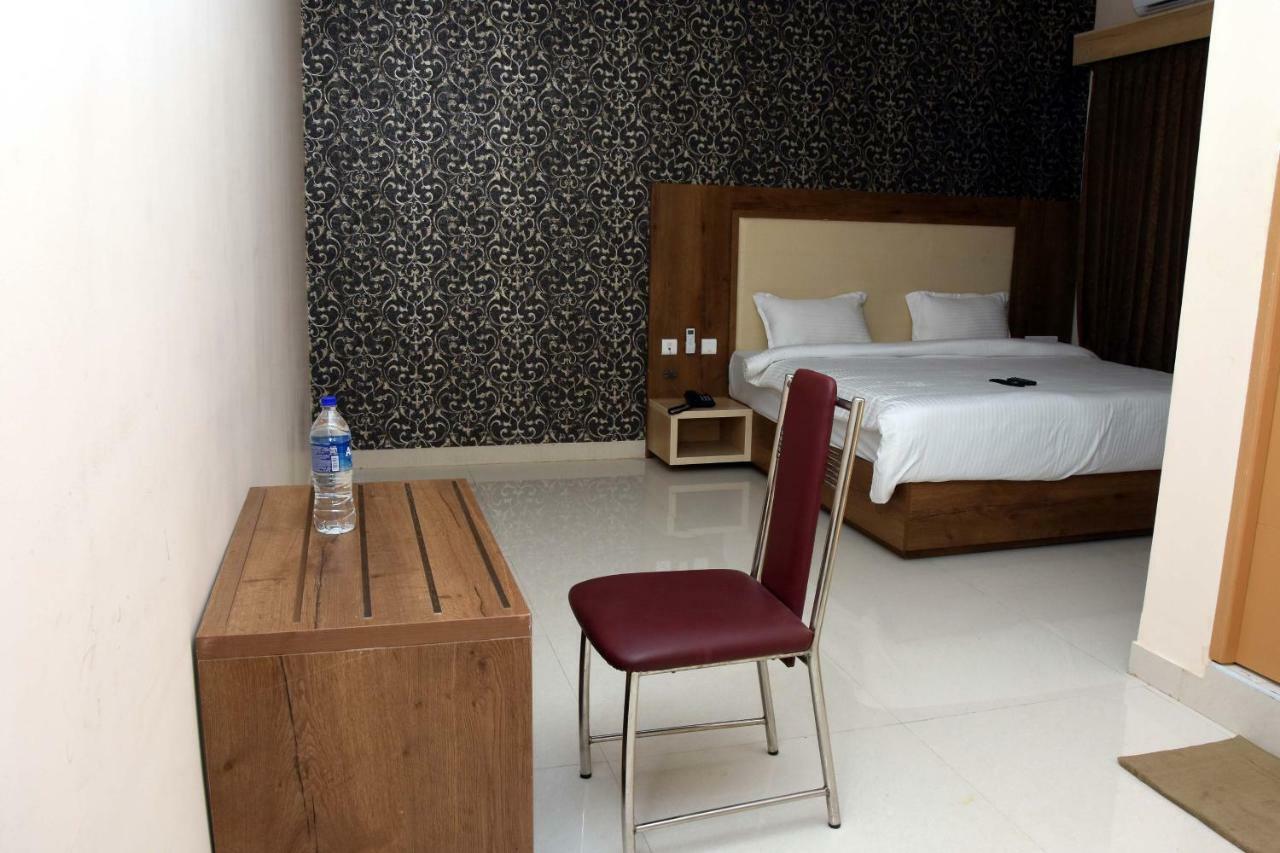 Salem Regency - A Business Stay 외부 사진